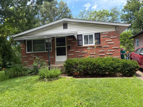10187 Count Dr, Saint Louis, MO 63136