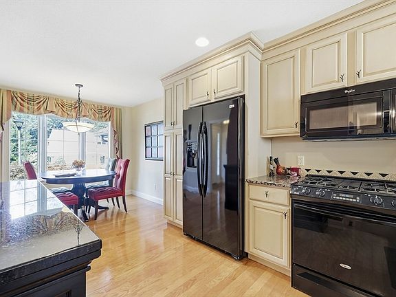 5th image of 341 Pinehurst Dr Unit 341