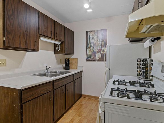 4th image of 1531 W Edgerton Ave