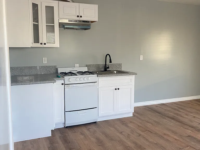 1811 W 41st Dr — Photo 2