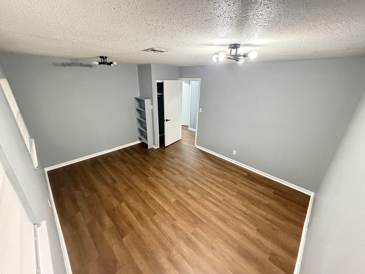 4 bed, $1,650 — Photo 2