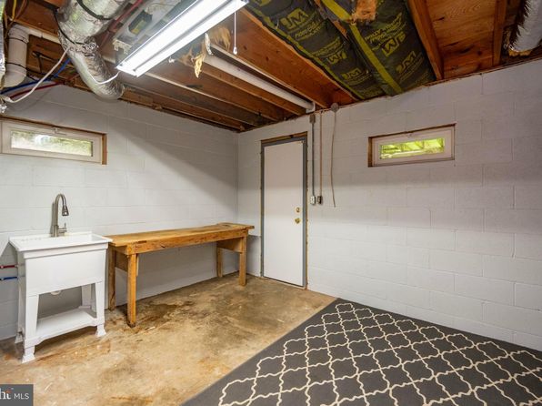 7913 State Highway 5 E, Glenville, WV 26351