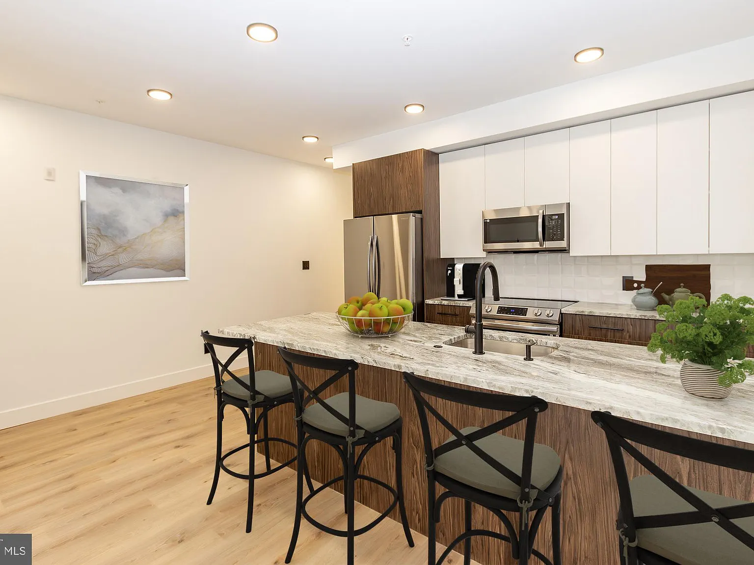 3 bed, 1878 sqft, $2,200 — Photo 1
