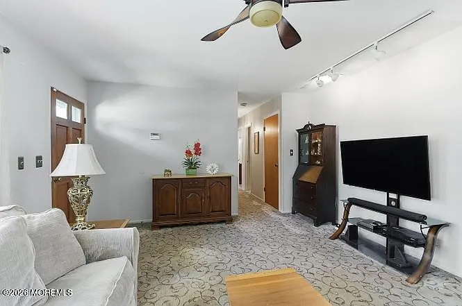1163 Manor Dr — Photo 3