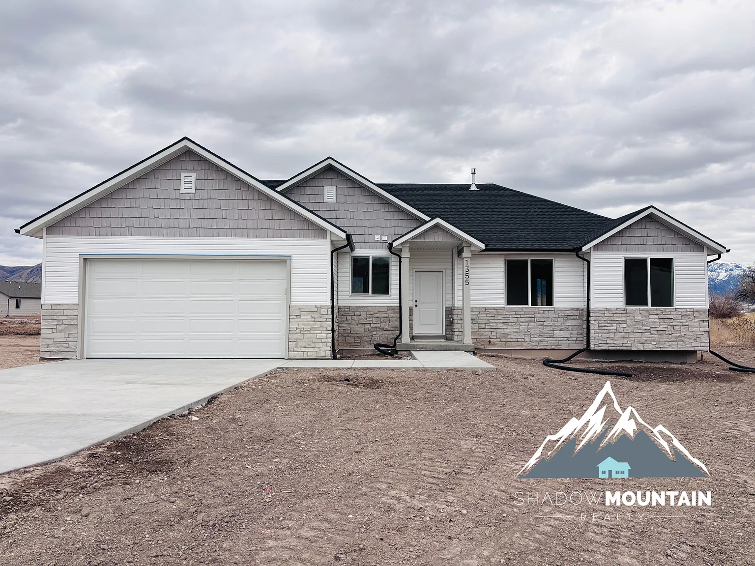 3 bed, 2.5 bath, 1600 sqft, $2,000 — Photo 1