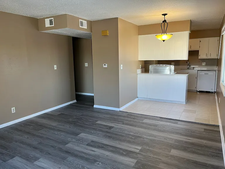 2025 NW Hickory Ln #8 — Photo 7