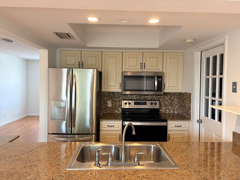 1009 SW 3rd Way — Photo 11