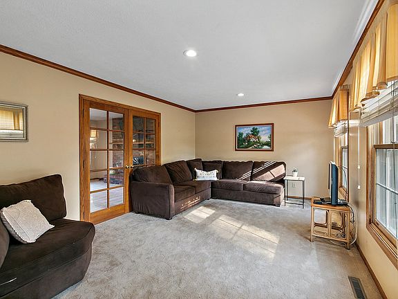 5th image of 11385 Hillsboro Dr