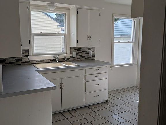 5th image of 244 E 24th St