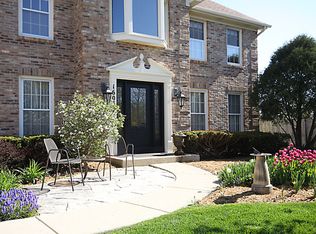 1603 Longfellow Ct, Wheaton, IL 60189