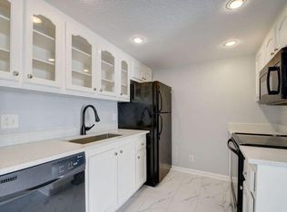 612 Executive Center Dr APT 103, West Palm Beach, FL 33401