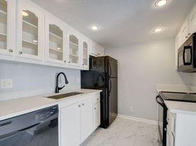 612 Executive Center Dr