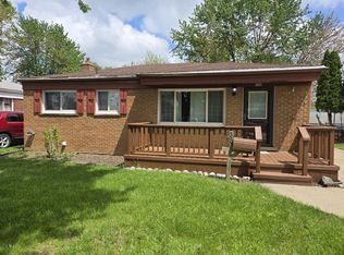 390 Farmington Rd, Garden City, MI 48135