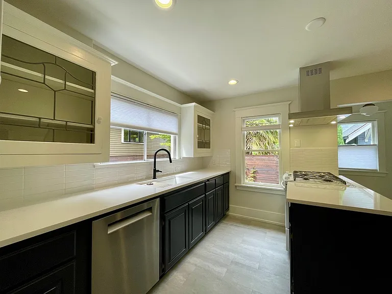 2409 NW Raleigh St — Photo 9
