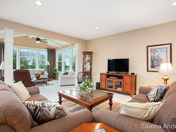 5th image of 6249 White Clover Ln SE