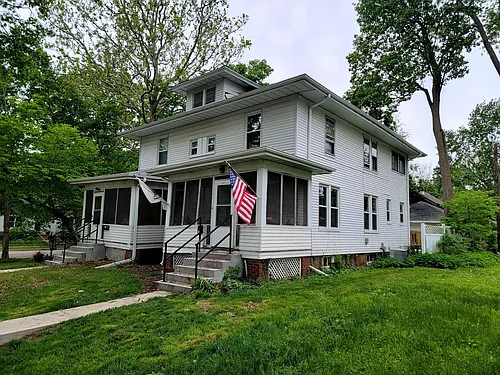609 S Prairie St Photo 1