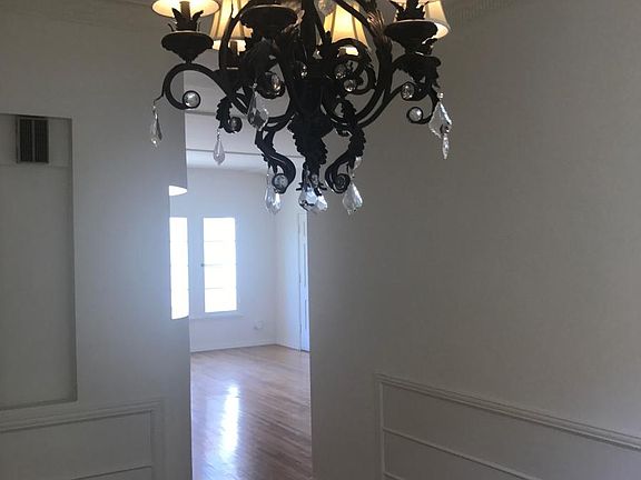 5th image of 456 S Cloverdale Ave