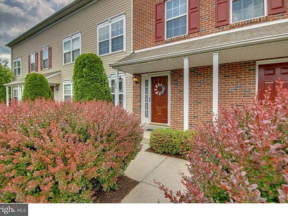 2nd image of 117 Goldfinch Ct #235