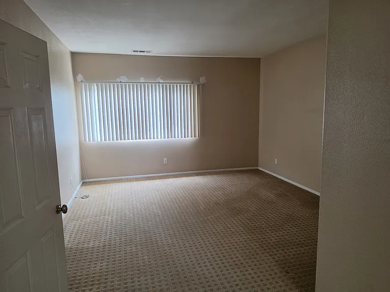 670 S Magnolia Ave — Photo 5