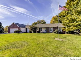 927 S 1st St, Divernon, IL 62530