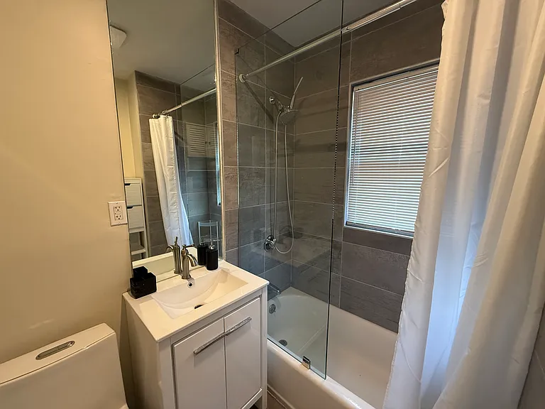 48 Oxford Ave #2 — Photo 6