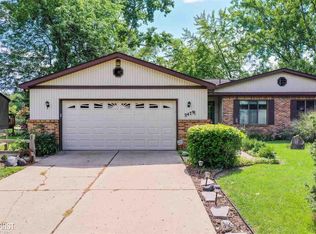 2479 Golden Shores Dr, Fenton, MI
