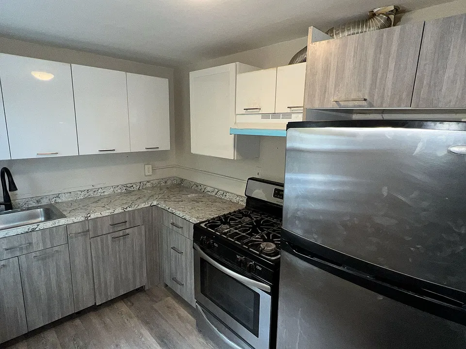 21 E Railroad Ave #2