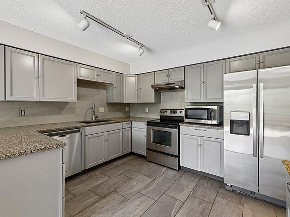 5th image of 4312 Woodland Ave