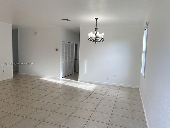 4th image of 10270 SW 59th St
