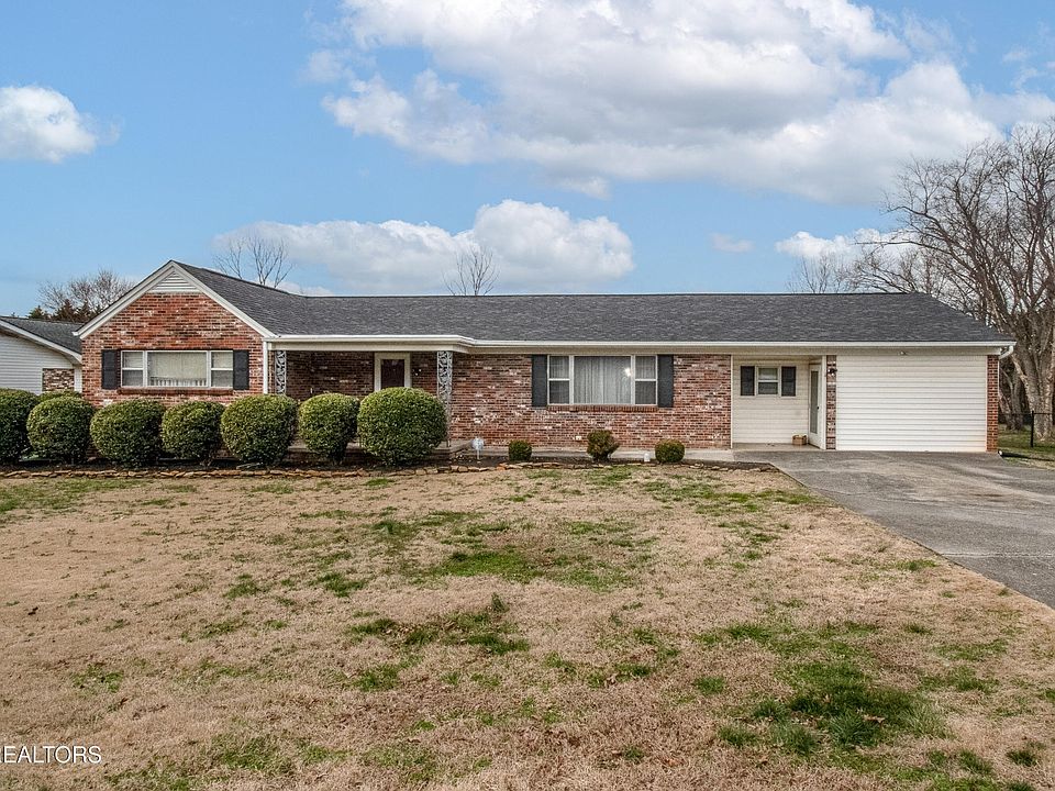 1st image of 978 N Linden Dr