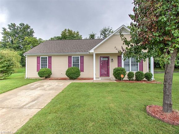 2nd image of 7 Franklinwood Ct