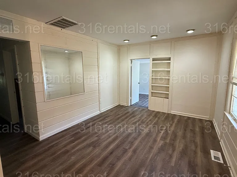 926 N Harding Ave — Photo 3