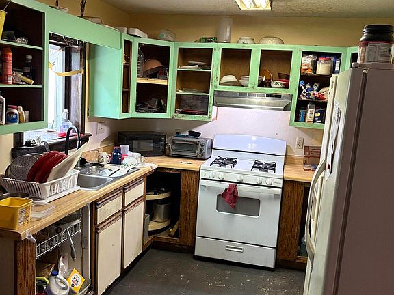 5th image of 5582 East St