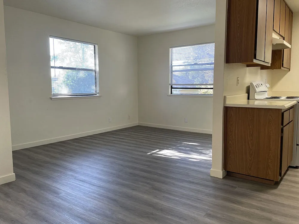 2 bed, 713 sqft, $1,700 — Photo 2