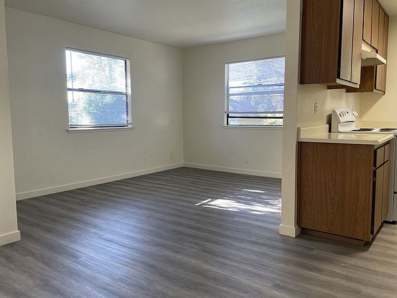 2nd image of 331 S Jefferson St APT 5