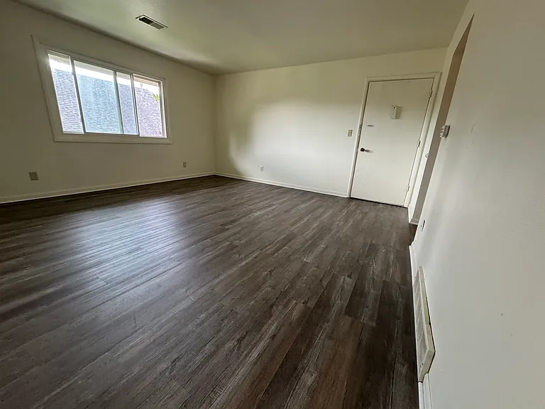 707 Kellogg Ave — Photo 7