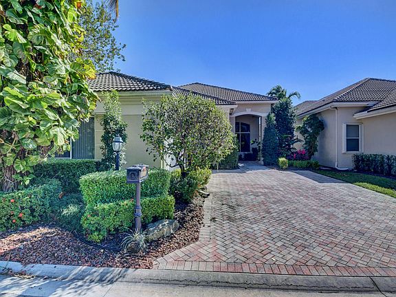 Home For Sale In Boca Grove