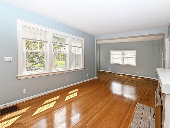 5th image of 3608 Pape Ave