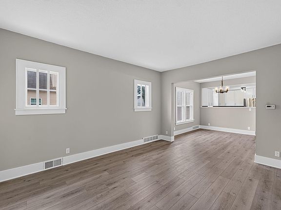 5th image of 811 8th Ave SE