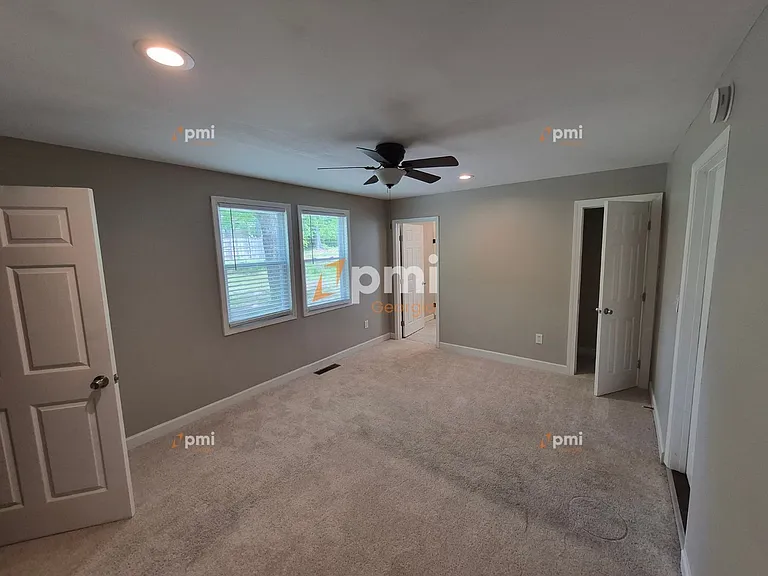 365 Elder St — Photo 11