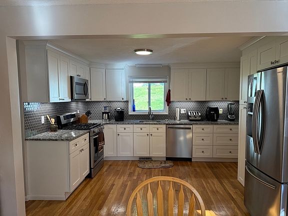 3rd image of 2 Stonehedge Cir