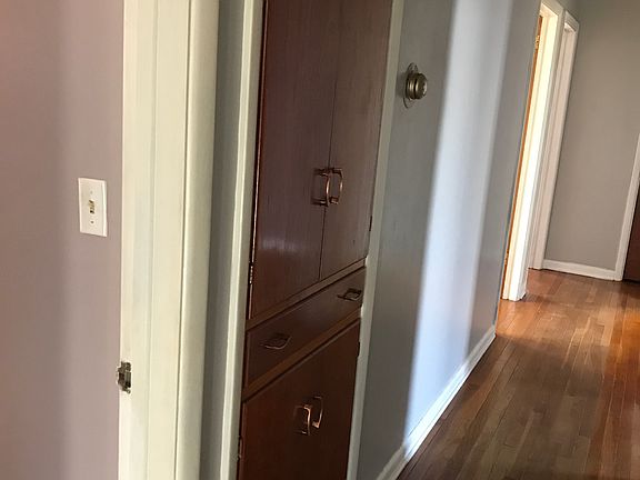 Hallway to bedrooms