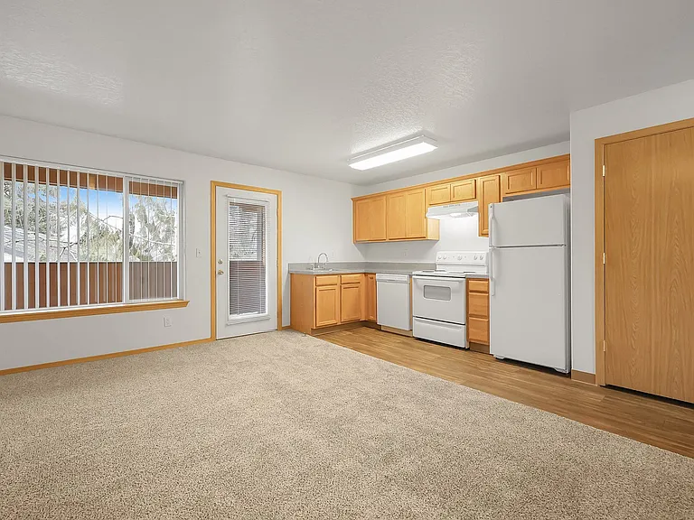 Zachary Park Apartments — Photo 5