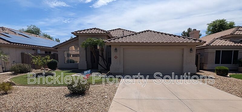 1st image of 929 N Quail Ln