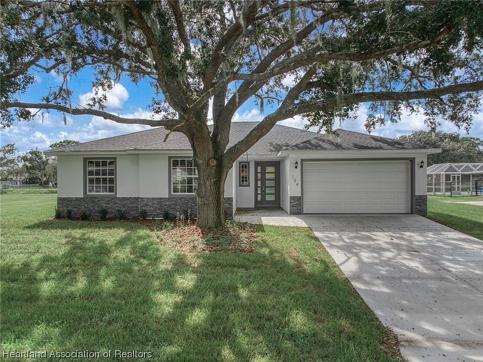 1st image of 124 Oak Knolls Cir