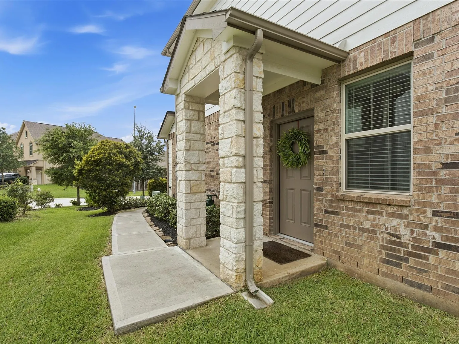 4 bed, 2.5 bath, 2144 sqft, $2,450 — Photo 4