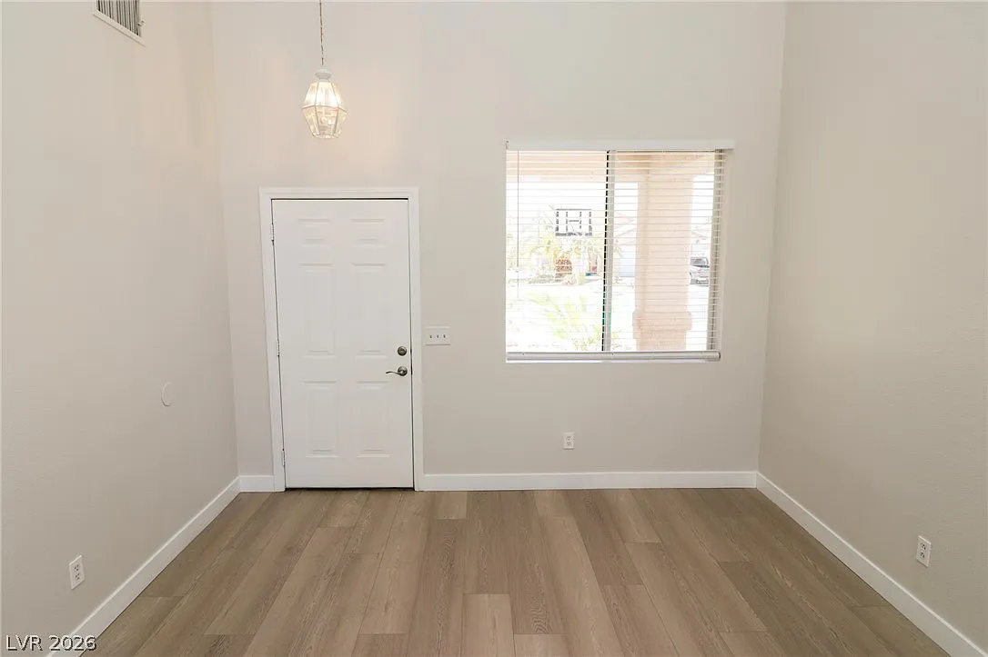 3 bed, 2.5 bath, 1849 sqft, $2,400 — Photo 4
