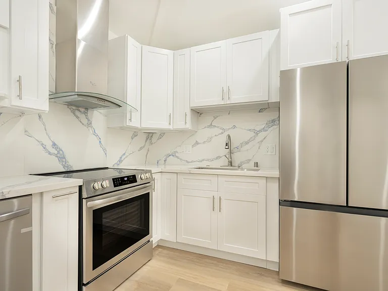 1065 Warwick Ave #C — Photo 6