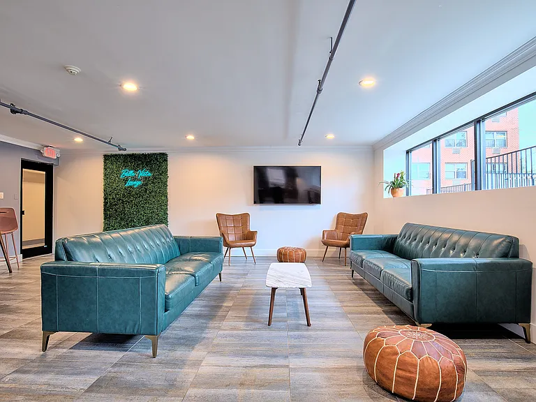 Bella Vista Apartments — Photo 16