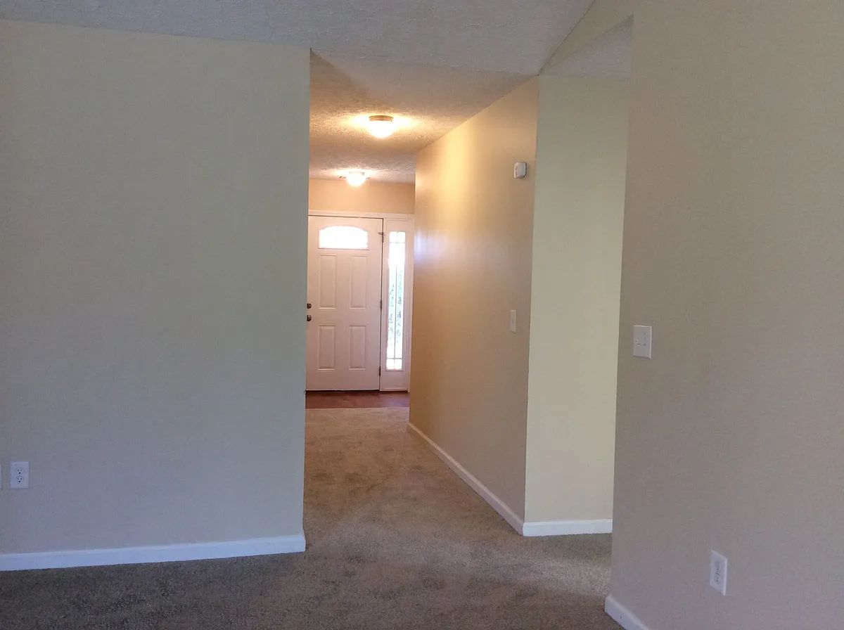 Building Photo - 2818 Walter Dr